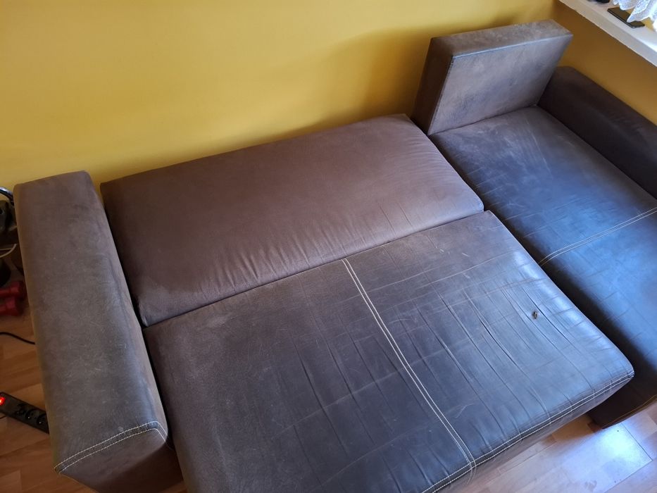 Narożnik że skóry z funkcją spania -dl całkowita 240cm