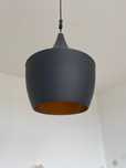 Lampa czarna z miedzianym środkiem
