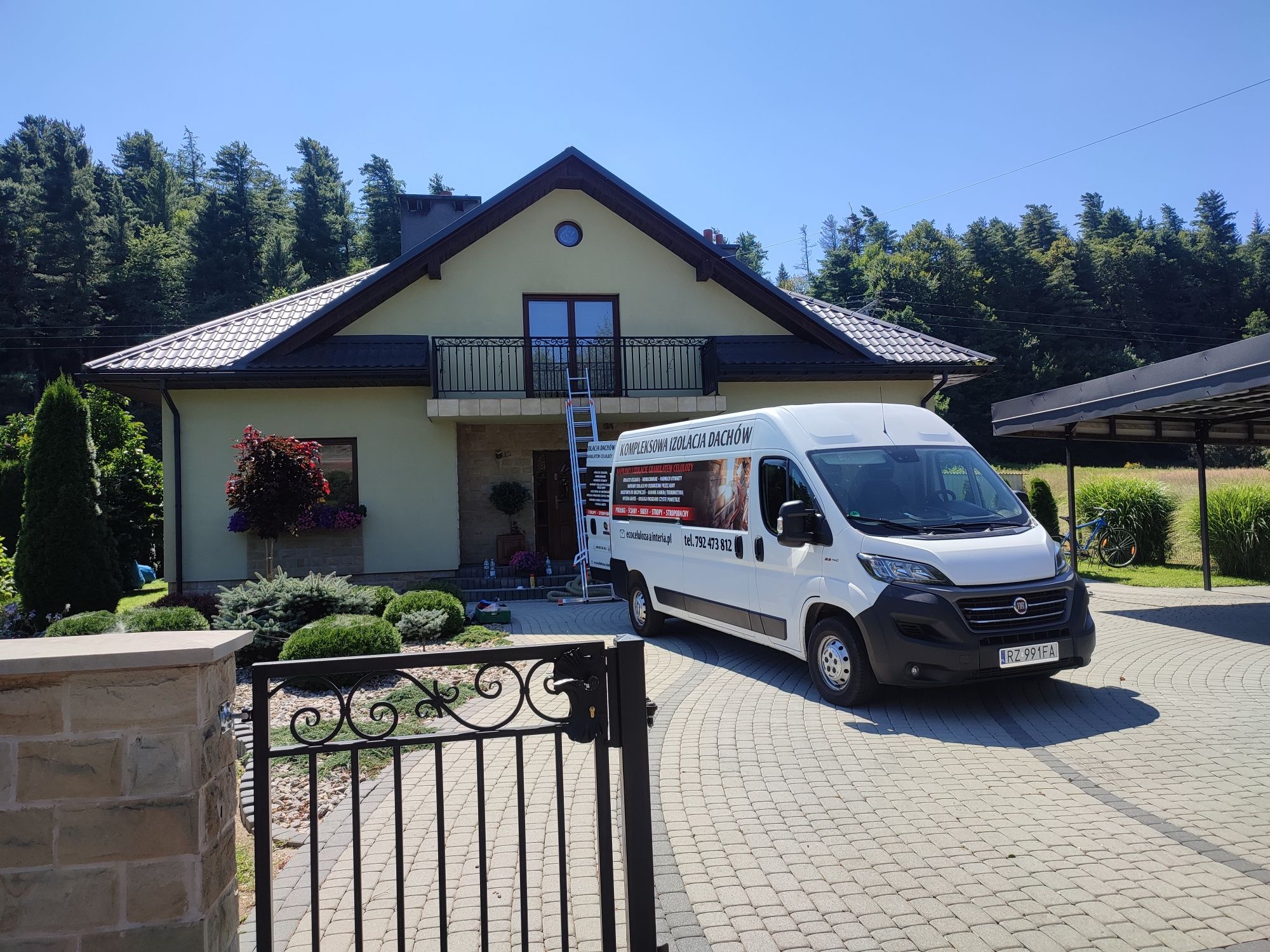 Ocieplanie domu celulozą, naprawa uszkodzonej izolacji dachu Lublin