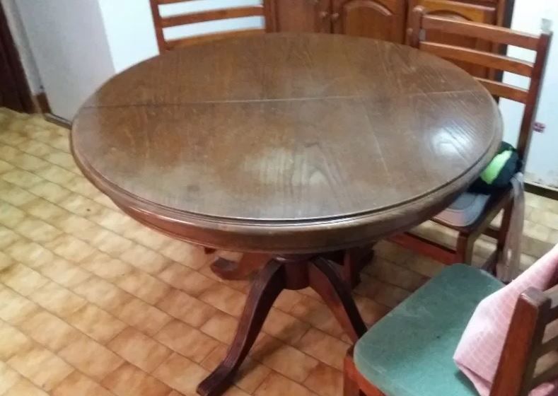 Conjunto de mesa com cadeiras