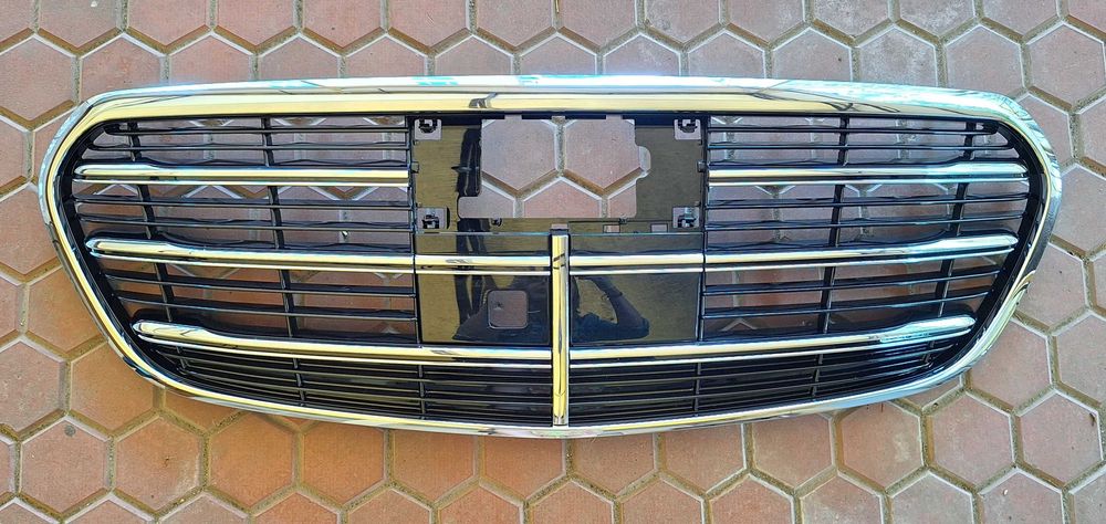 Нова оригінальна решітка Mercedes W213 / W223