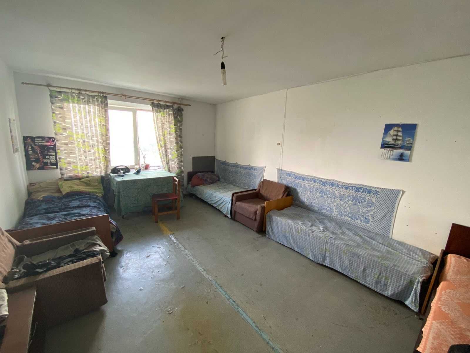 Продаж 3к квартири 80 кв. м на вул. Антонова Олега 27