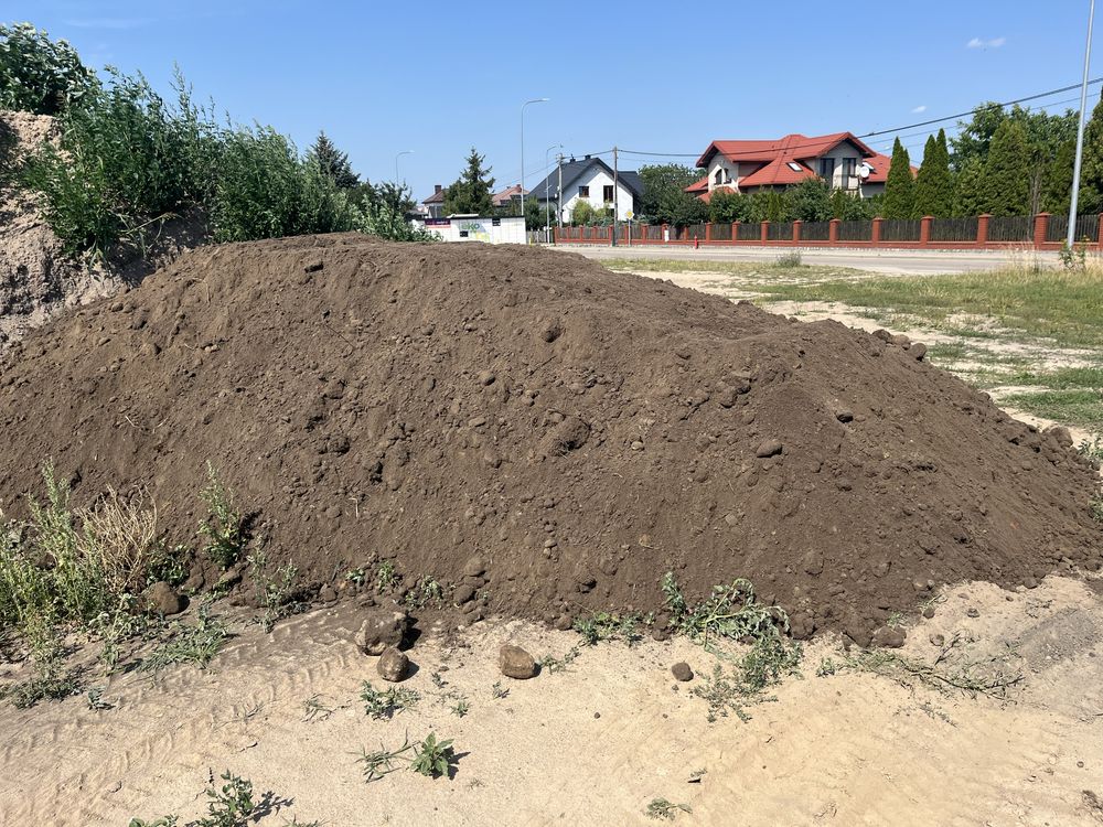Czarnoziem ziemia pos trawnik ogrodu wywrotka transport
