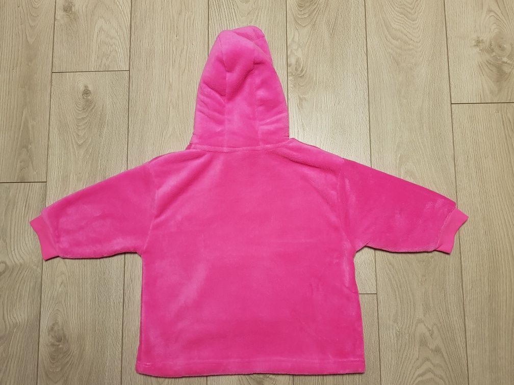Puszysta bluza snuddie z motywem Barbie.