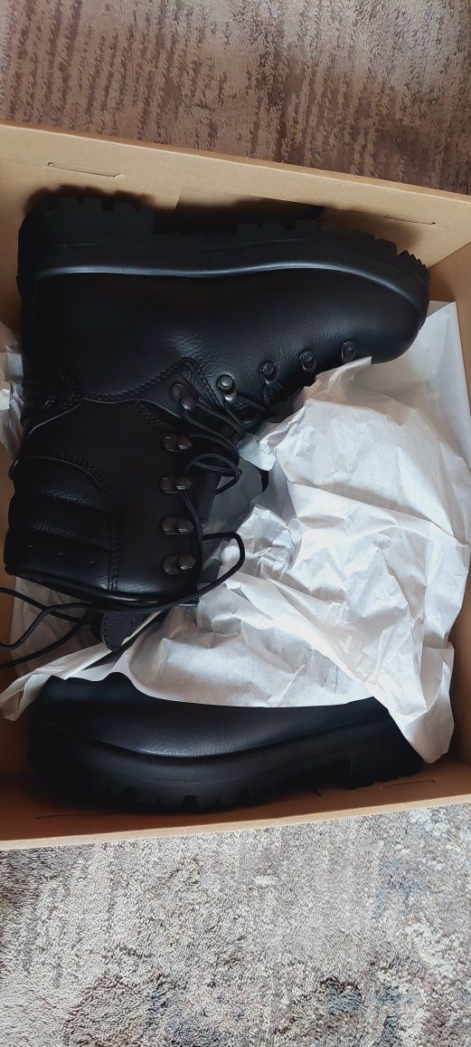Buty wojskowe zimowe