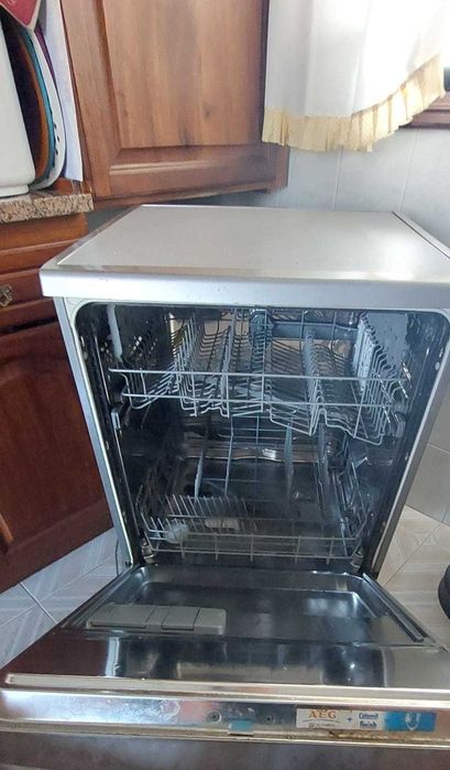 Maquina de lavar loiça AEG (avariada)