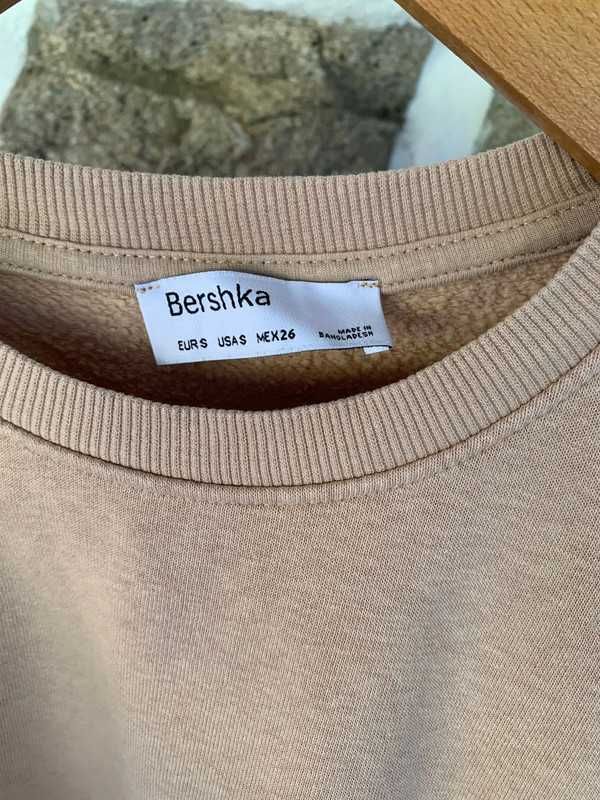 Camisola curta de manga comprida bege Short Sweatshirt Bershka