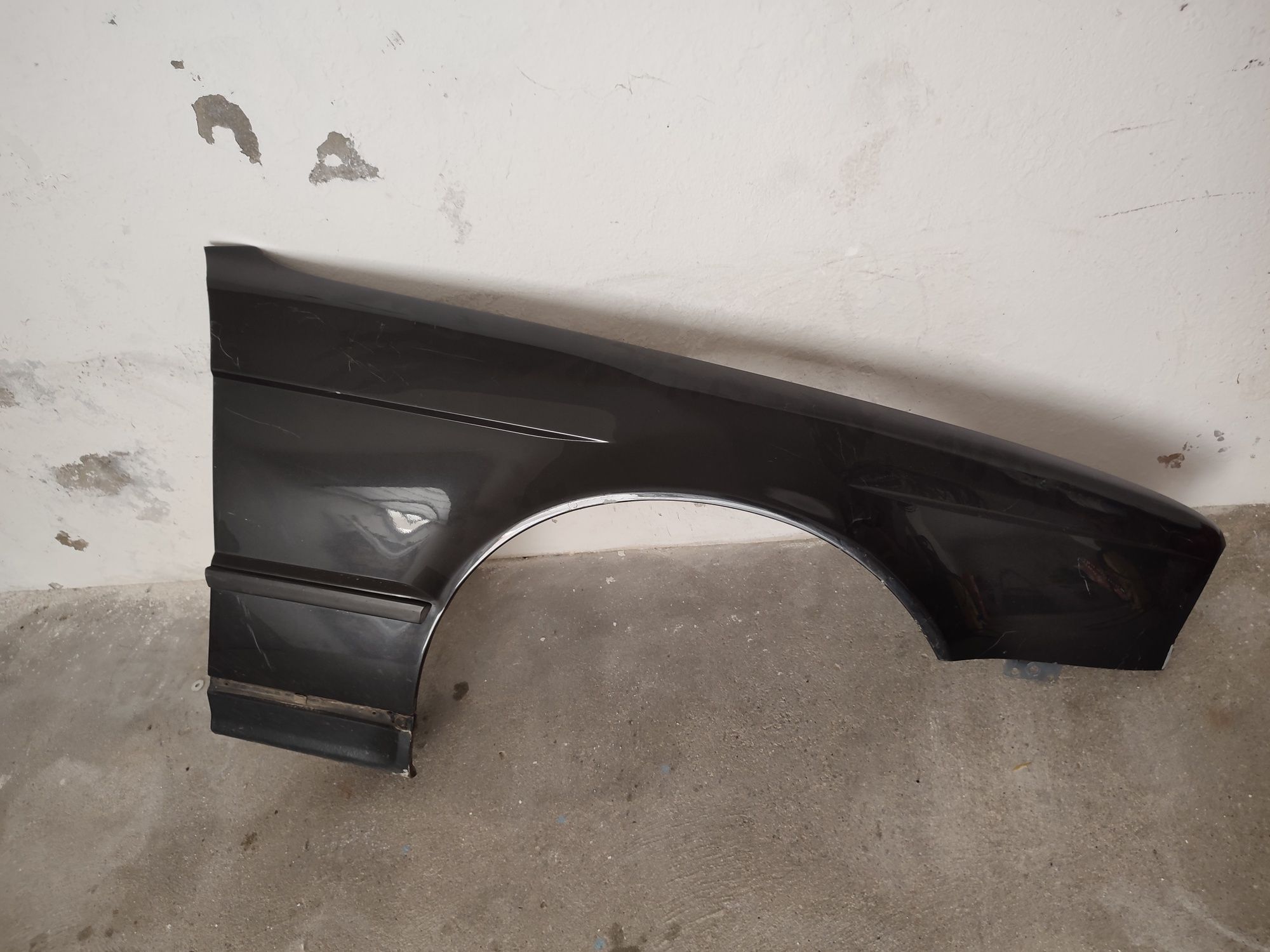 Vendo guarda Lamas BMW e34 Lado direito