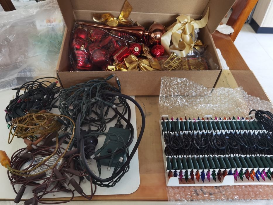 Árvore Natal 2mt Diversos Luzes e  bolas