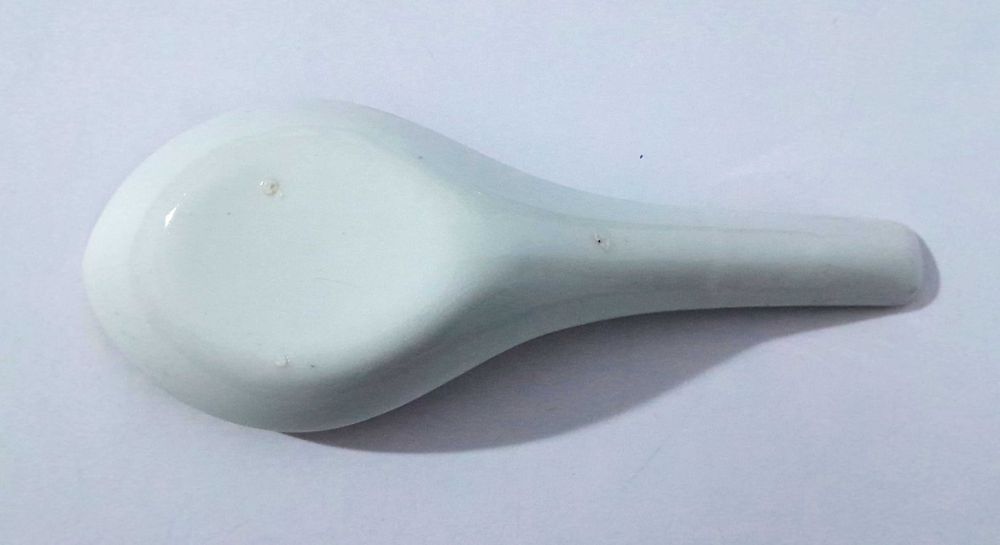 Taça antiga de porcelana com colher de Macau