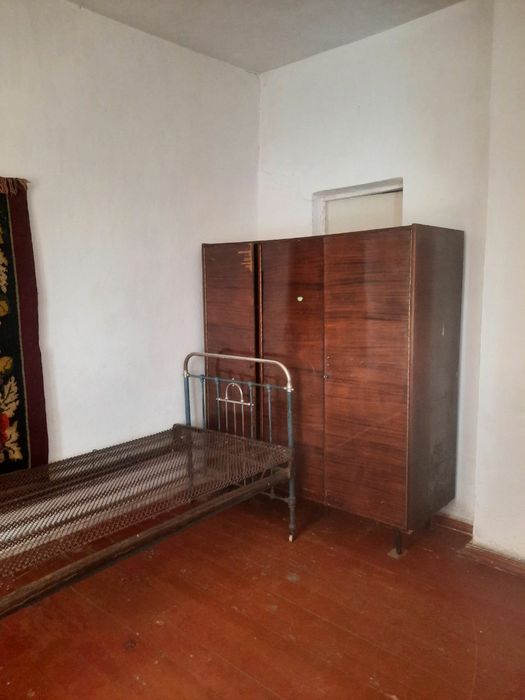 Продаж будинку поряд з містом