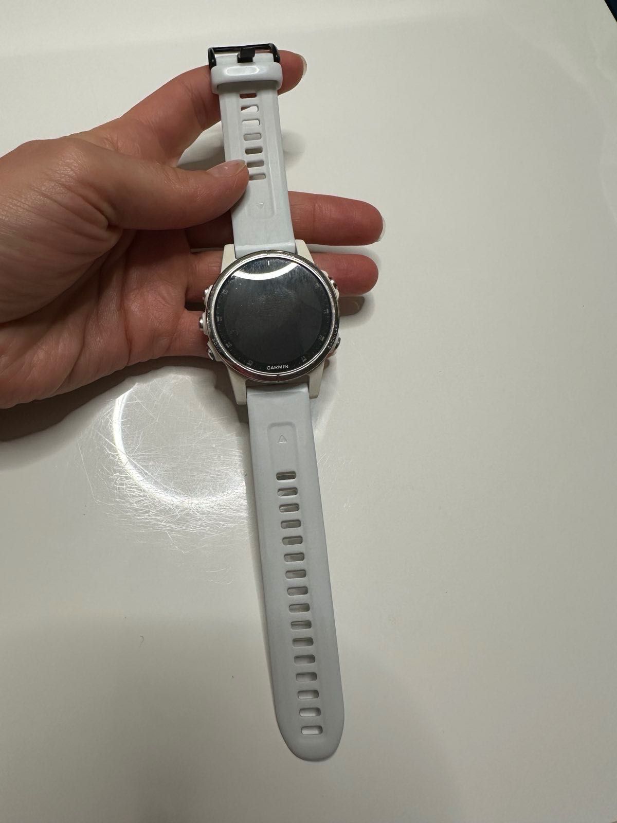 Garmin Fenix 5S Plus Sapphire white