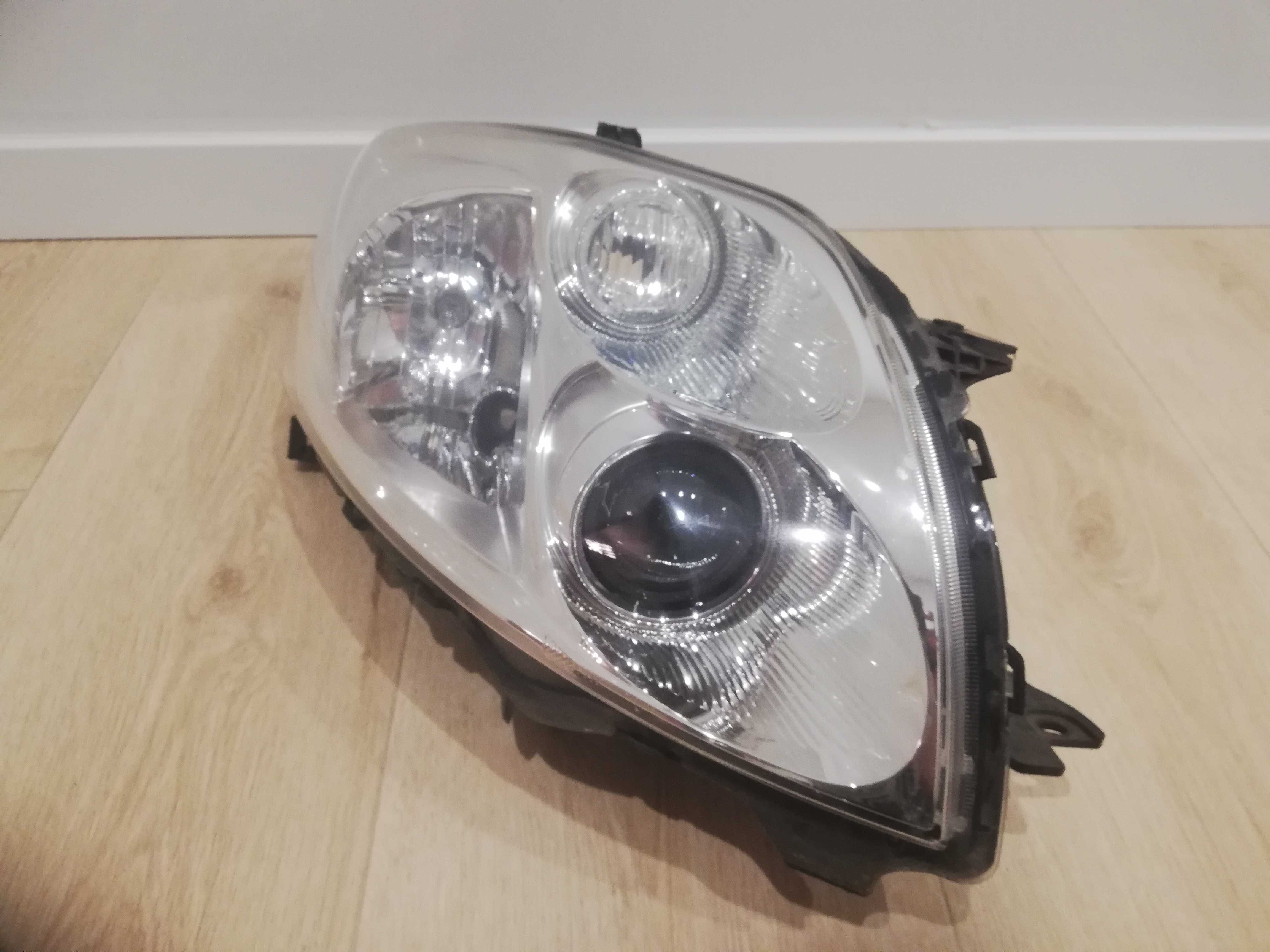 Lampy przednie Toyota Auris 1