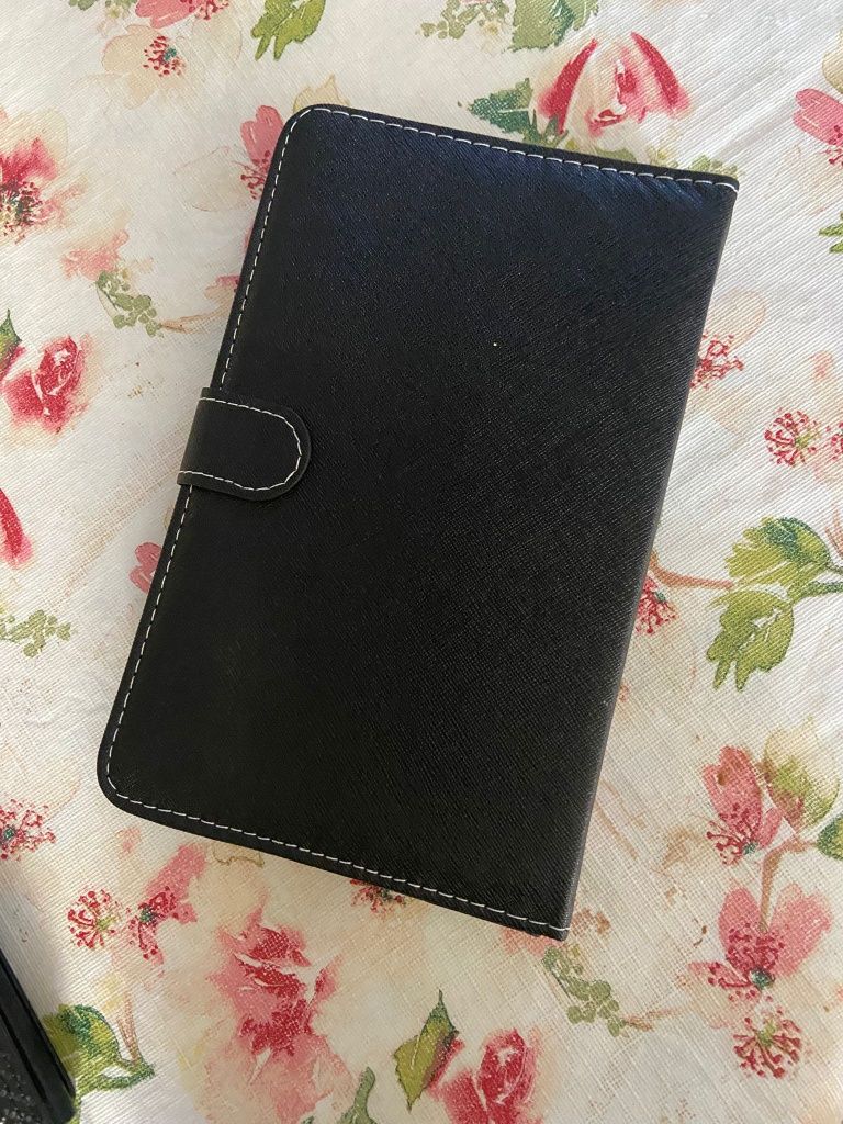 Capa em pele com teclado para tablet 7 polegadas