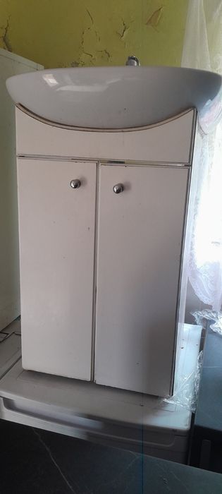 Тумбочка з умивальником