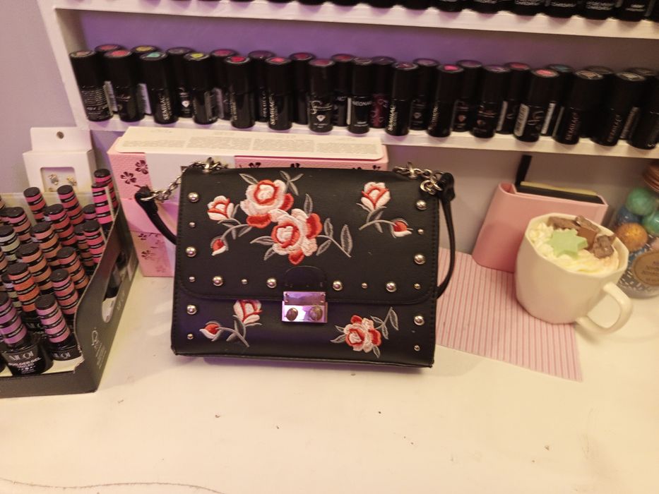 Stradivarius torebka czarna haft w kwiaty piękna