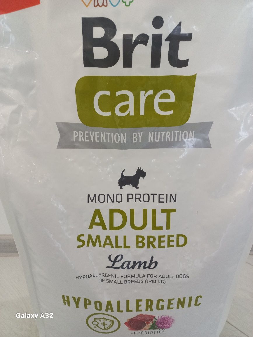 Оригінальний гіпоалергенний сухий корм Brit Care Lamb для малих порід.