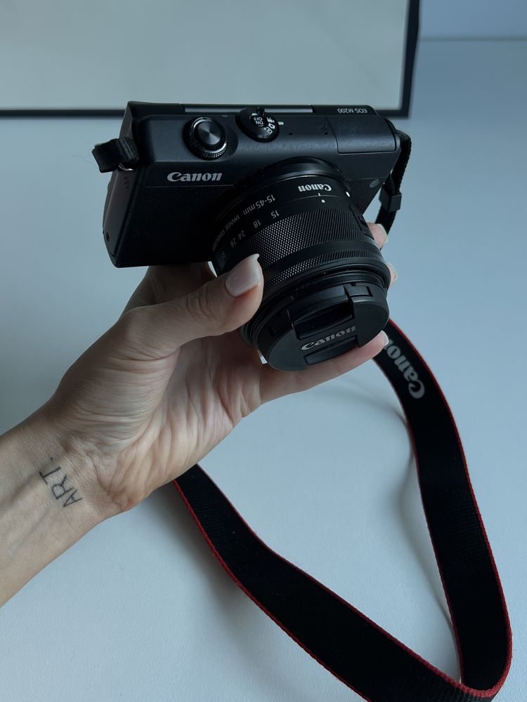 Aparat fotograficzny Canon EOS M200 korpus + obiektyw czarny