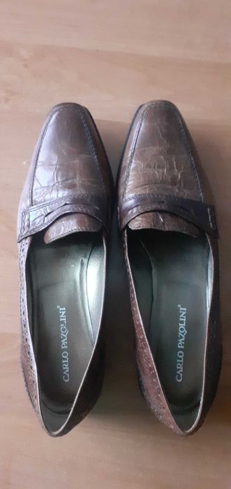 Туфли женские, бывшие в употреблении.