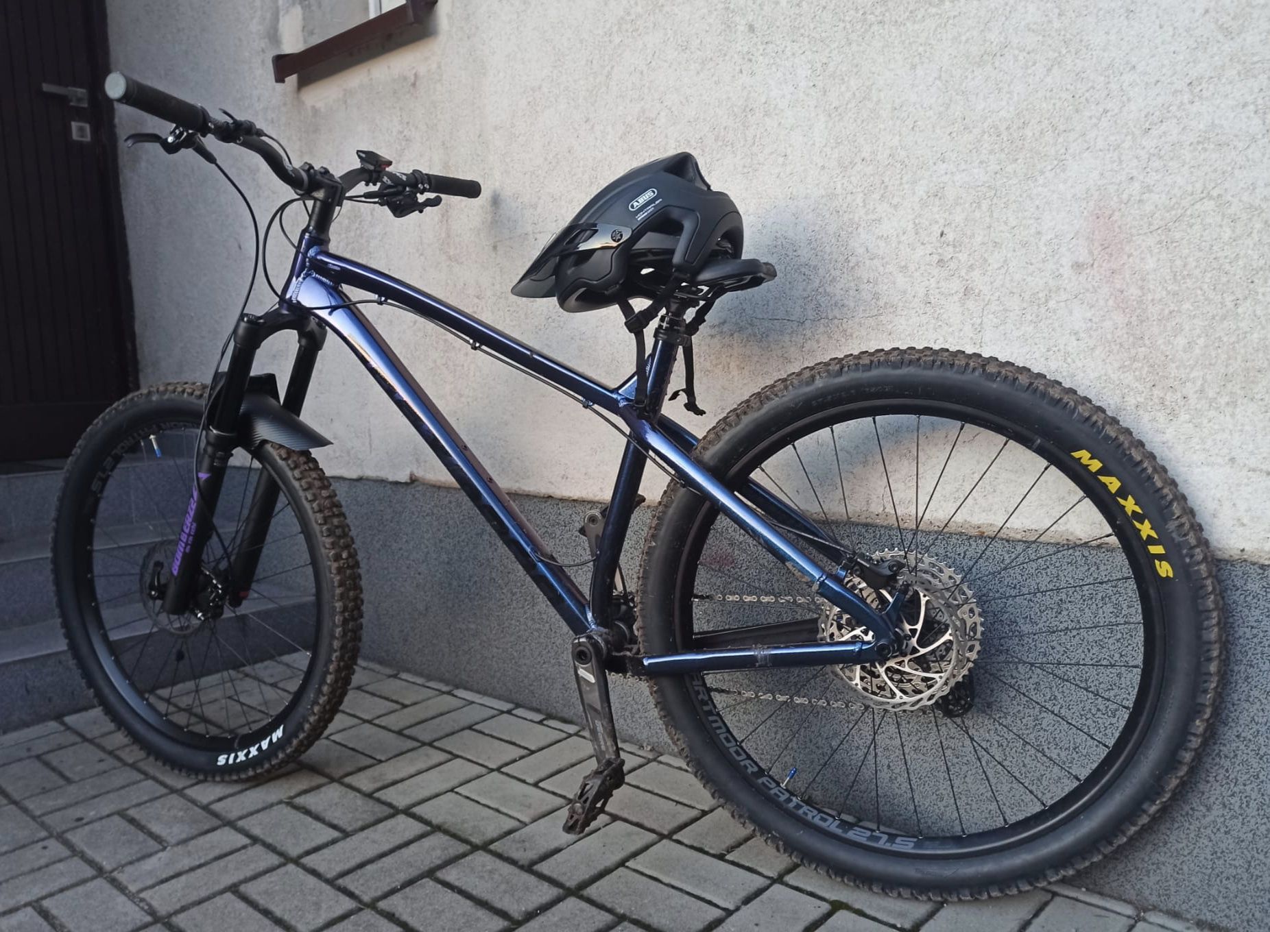 Rower MTB Dartmoor Primal Pro 27.5 opony MAXXIS CONTINENTAL kask
