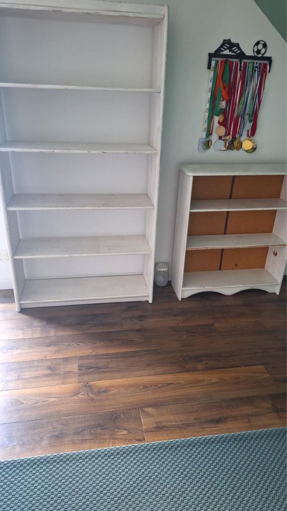 Zestaw mebli z przecieranego drewna-szafa,łóżko, reagły, (biurko ikea)