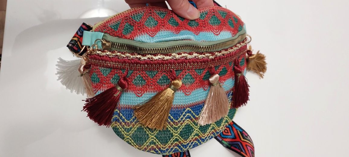 Modna torebka boho z frędzlami