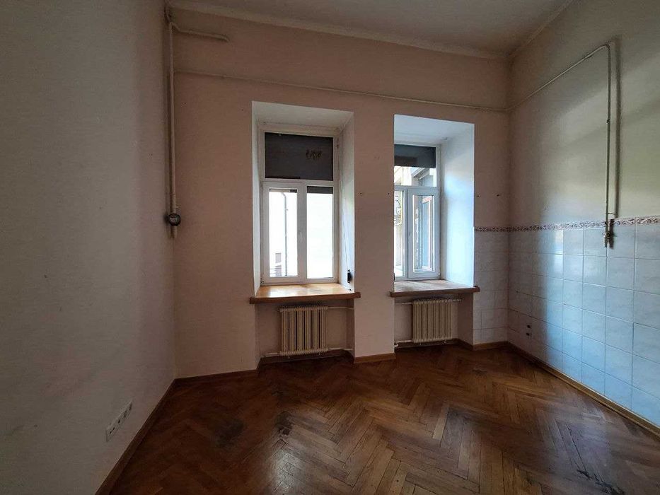 Інститутська, б.13/4, 44 кв м.Світло ЗАВЖДИ! Царський будинок 15000грн