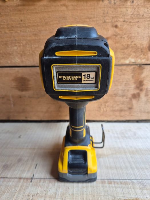 Dewalt DCN680 gwóździarka z baterią 5ah Power Stack