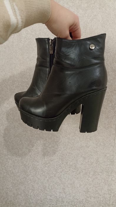 Ботінки жіночі чорні