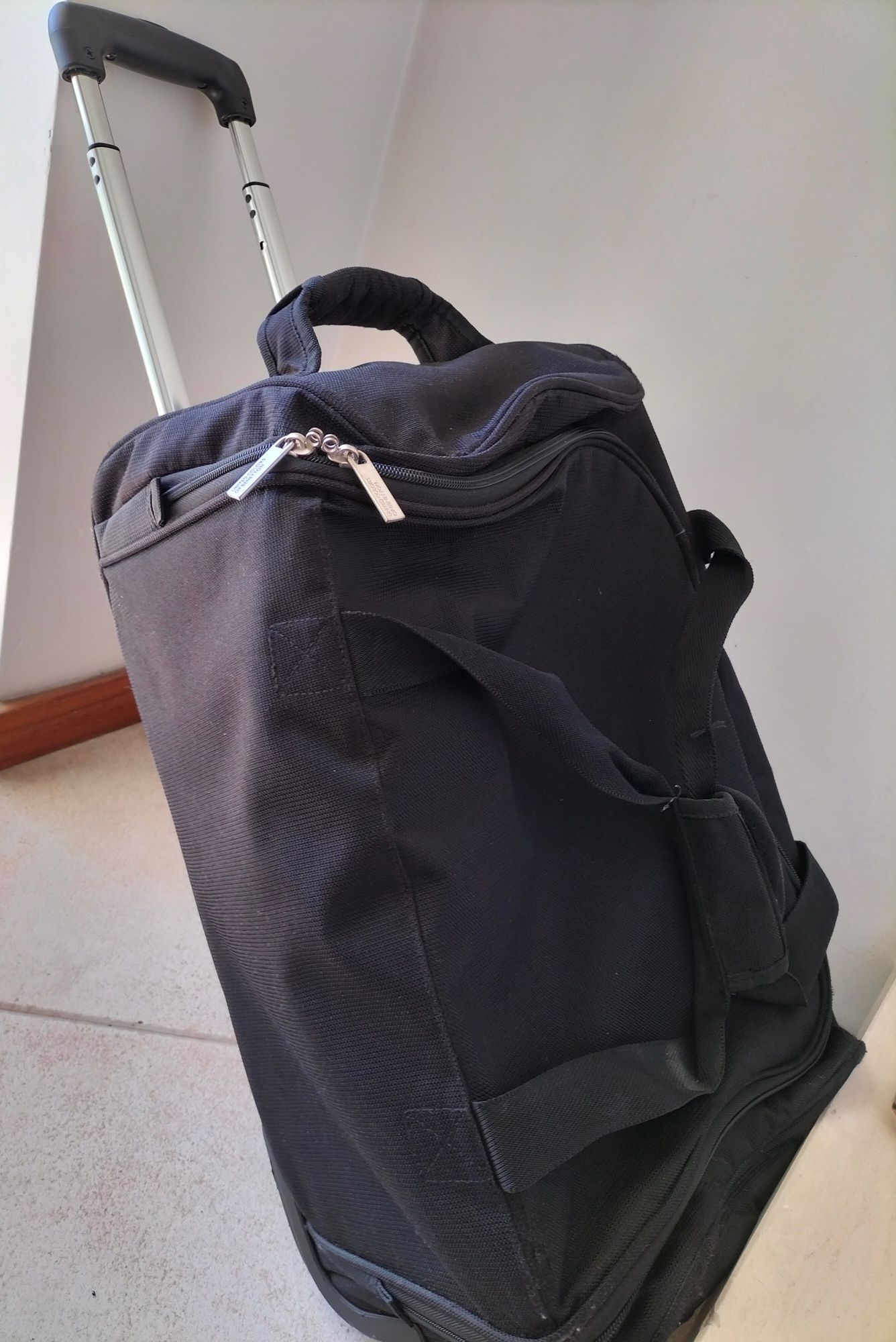 Troley saco de viagem Benetton preto. Usado