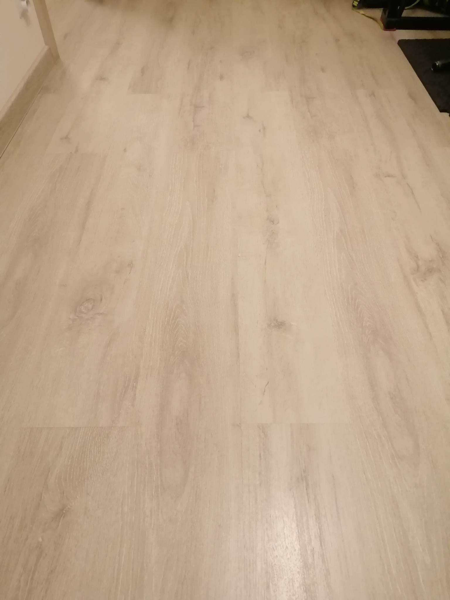 Panele Egger pro dąb chalky AC4