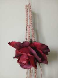 Wisząca ozdoba rękodzieło bordowy kwiat + szyszka +makrama ze sznurka