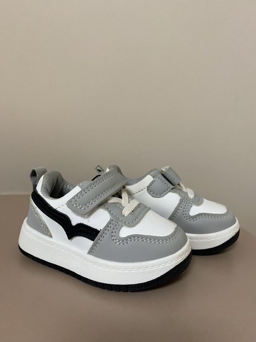 Дитячі кросівки