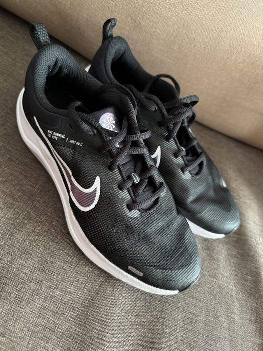 Нові кросівки Nike