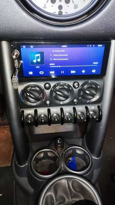 Auto Rádio com CarPlay, Bluetooth e Câmera de Marcha Atrás
