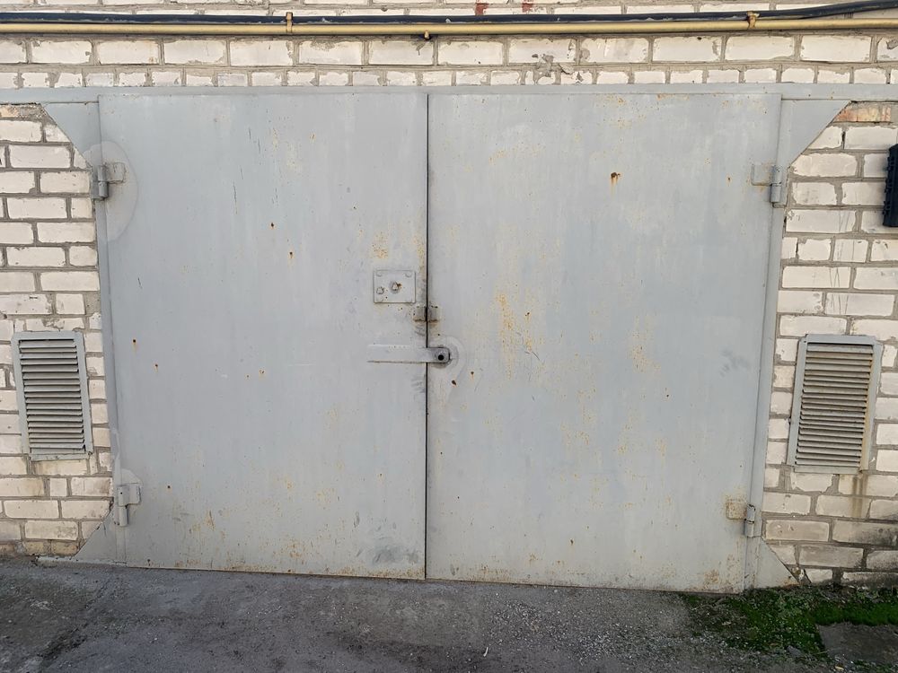 Продам  гаражные металлические ворота