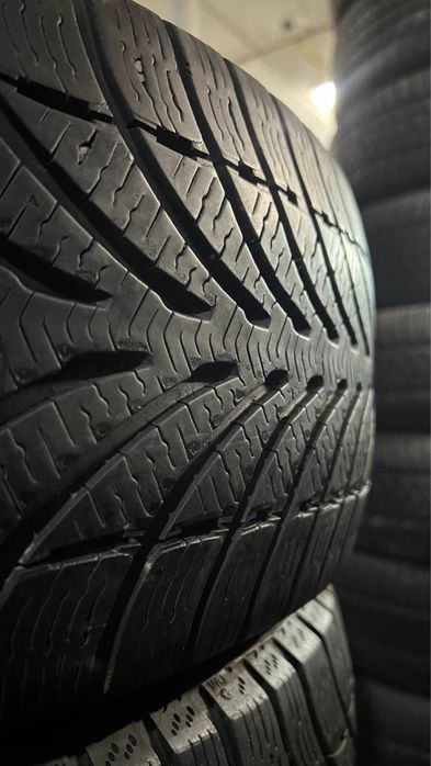 Комплект зимової гуми 225/45/18