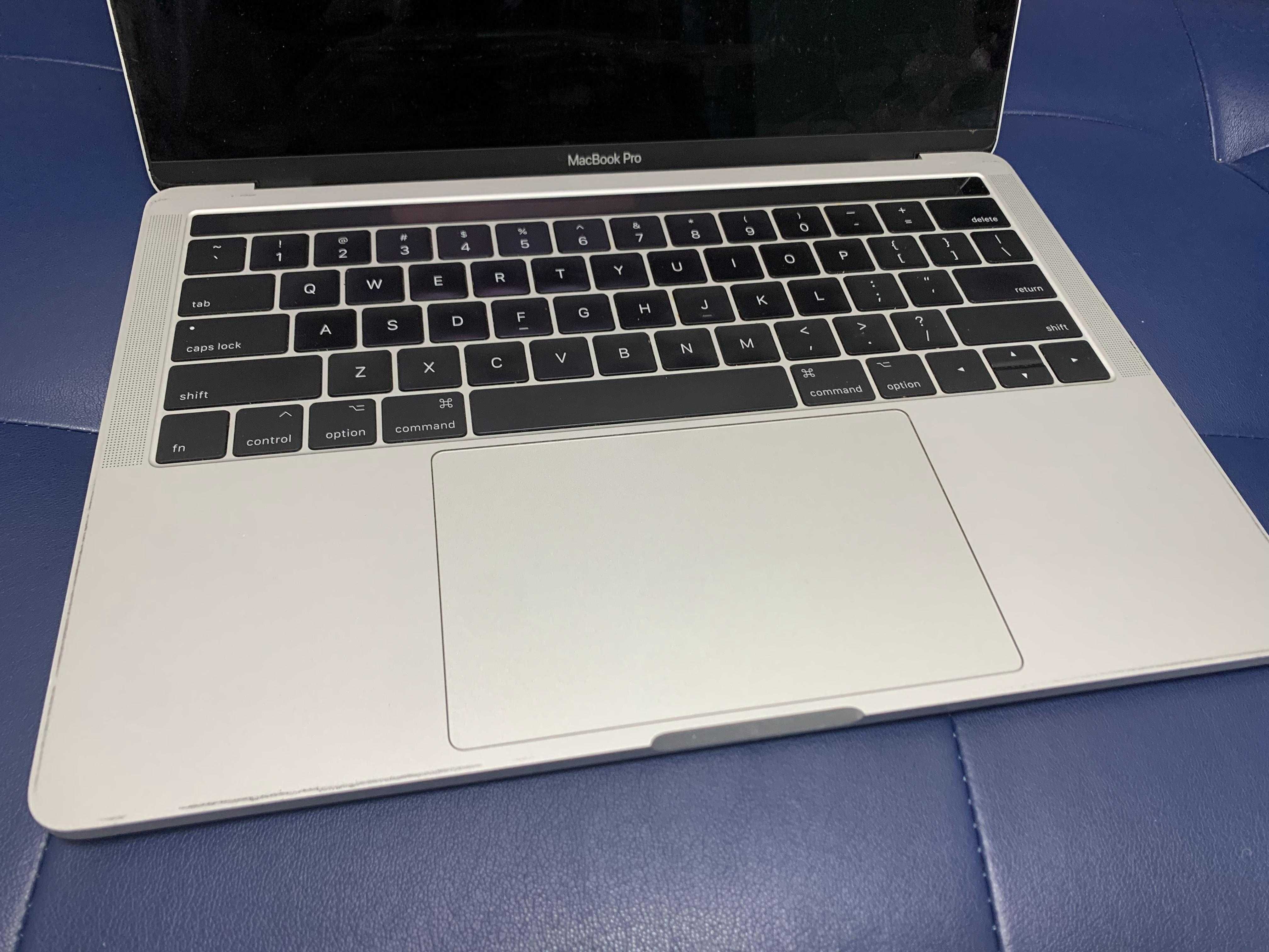 Macbook A1706 на запчастини