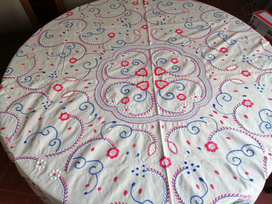 Conjunto Toalha e guardanapos regionais em linho português