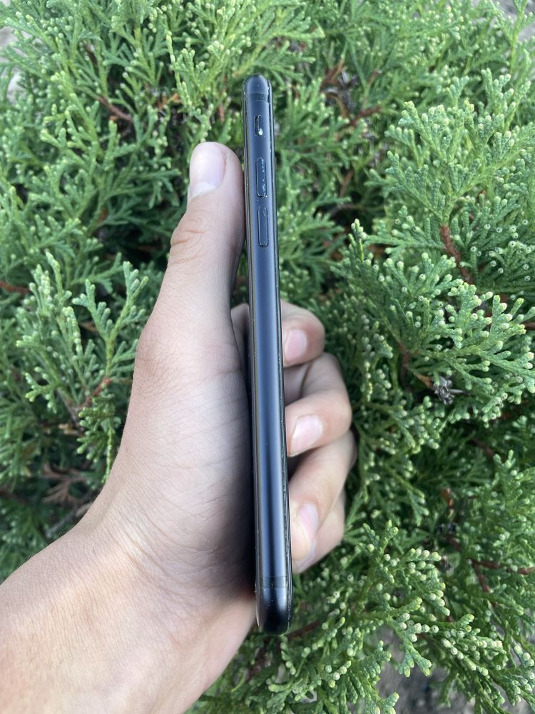 Продам iphone se 2020 64gb
