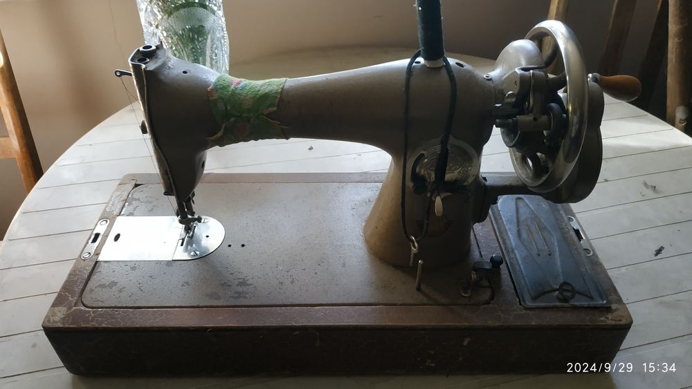 Продам две швейные машины