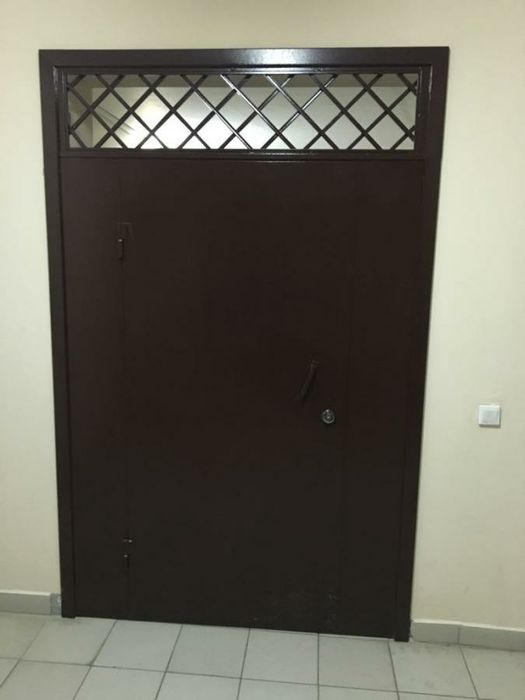 Тамбурные, парадные, решетчатые двери.