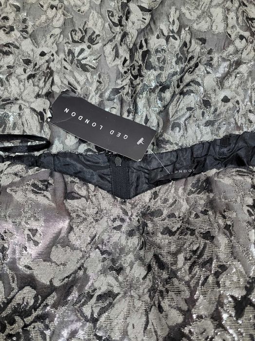 Srebrna błyszcząca wizytowa rozkloszowana sukienka 42,XL QED London