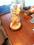 Estatueta em marfinite mãe pobre