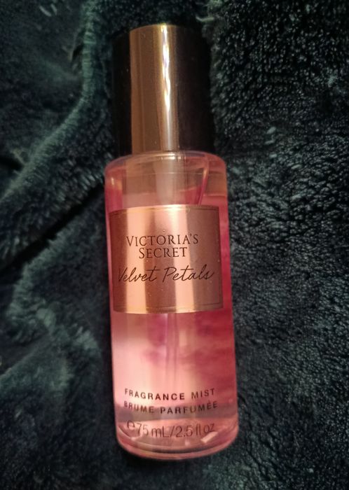 Парфумований спрей Velvet Petals від Victoria's Secret