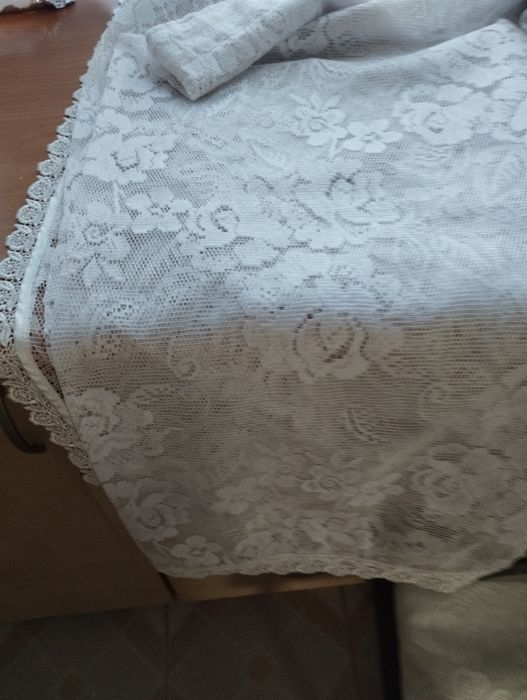 Firanki gotowe do powieszenia białe