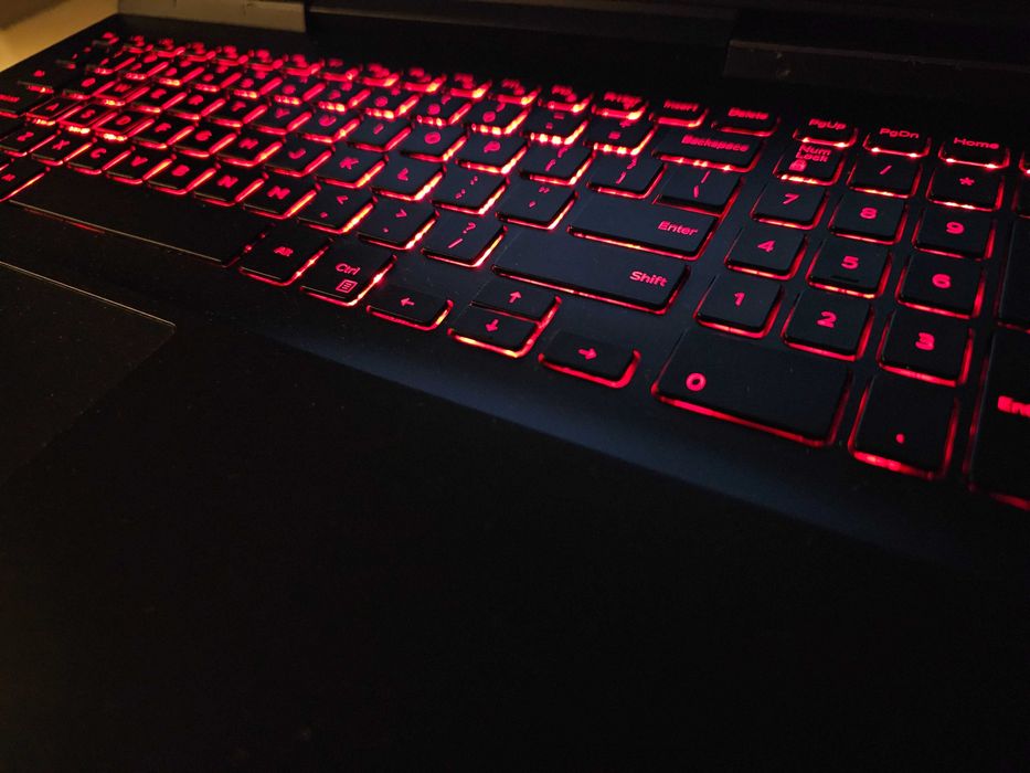 Dell Inspiron 15 Gaming 15,6" /i7/16Gb DDR4/GTX 1050Ti 4Gb/500Gb SSD
