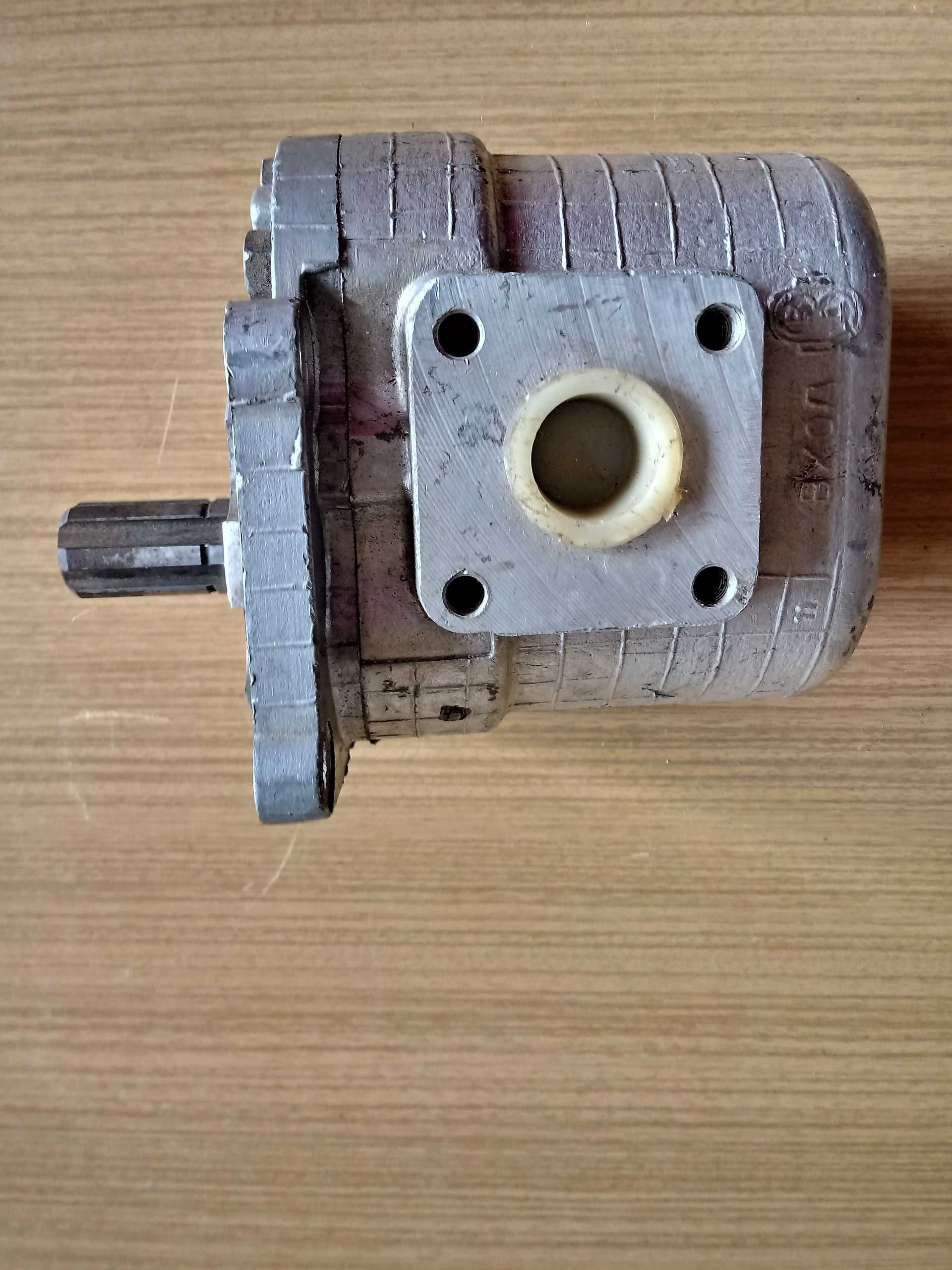 L3010POMPA hydrauliczna wydajność  49 L/min