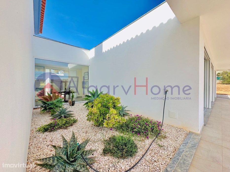 Moradia V4 Contemporânea Em Ferragudo - Algarve