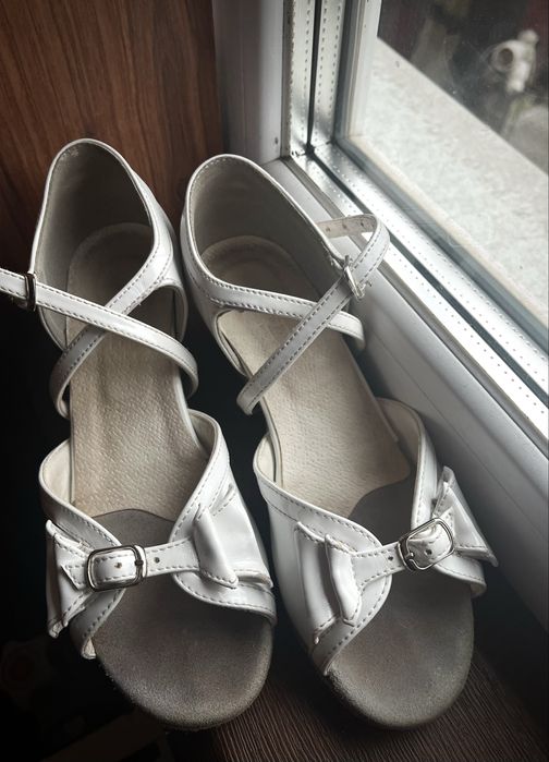 Туфлі для бальних танців